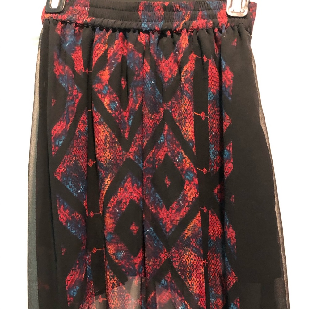 Patterned High-Low Skirt - Picture 3 of 4